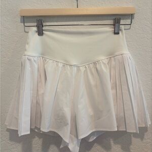 NWT Offline by Aerie White Pleated Flowy Short Size M